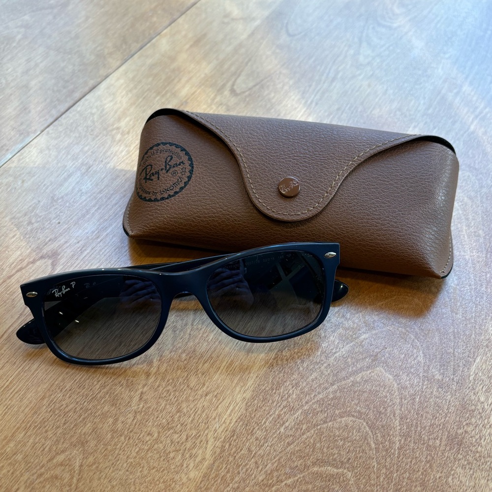 Ray-Ban Black Sunglasses with Brown Case
